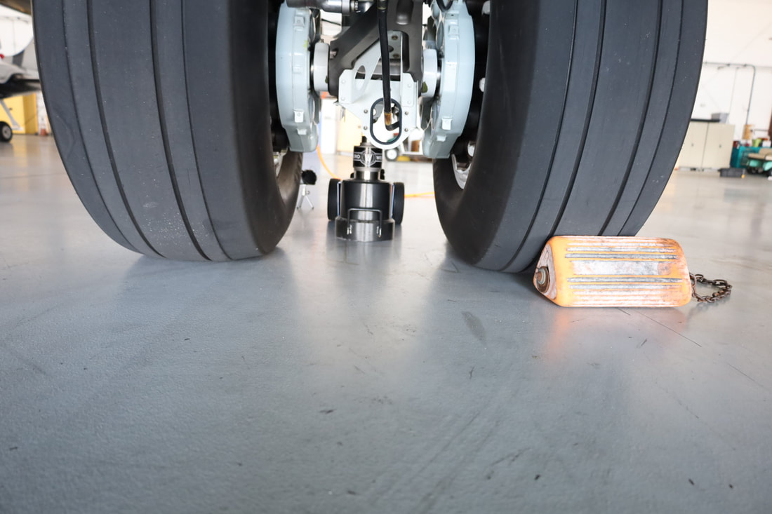 Boeing 737 aircraft weighing procedure, Boeing 737 aircraft weighing system, Boeing aircraft 737 weighing scales, weighing a Boeing 737, under axle weighing system, under axle Boeing weighing system, how to weigh a Boeing jet, how to weigh an A320, weighing an A320